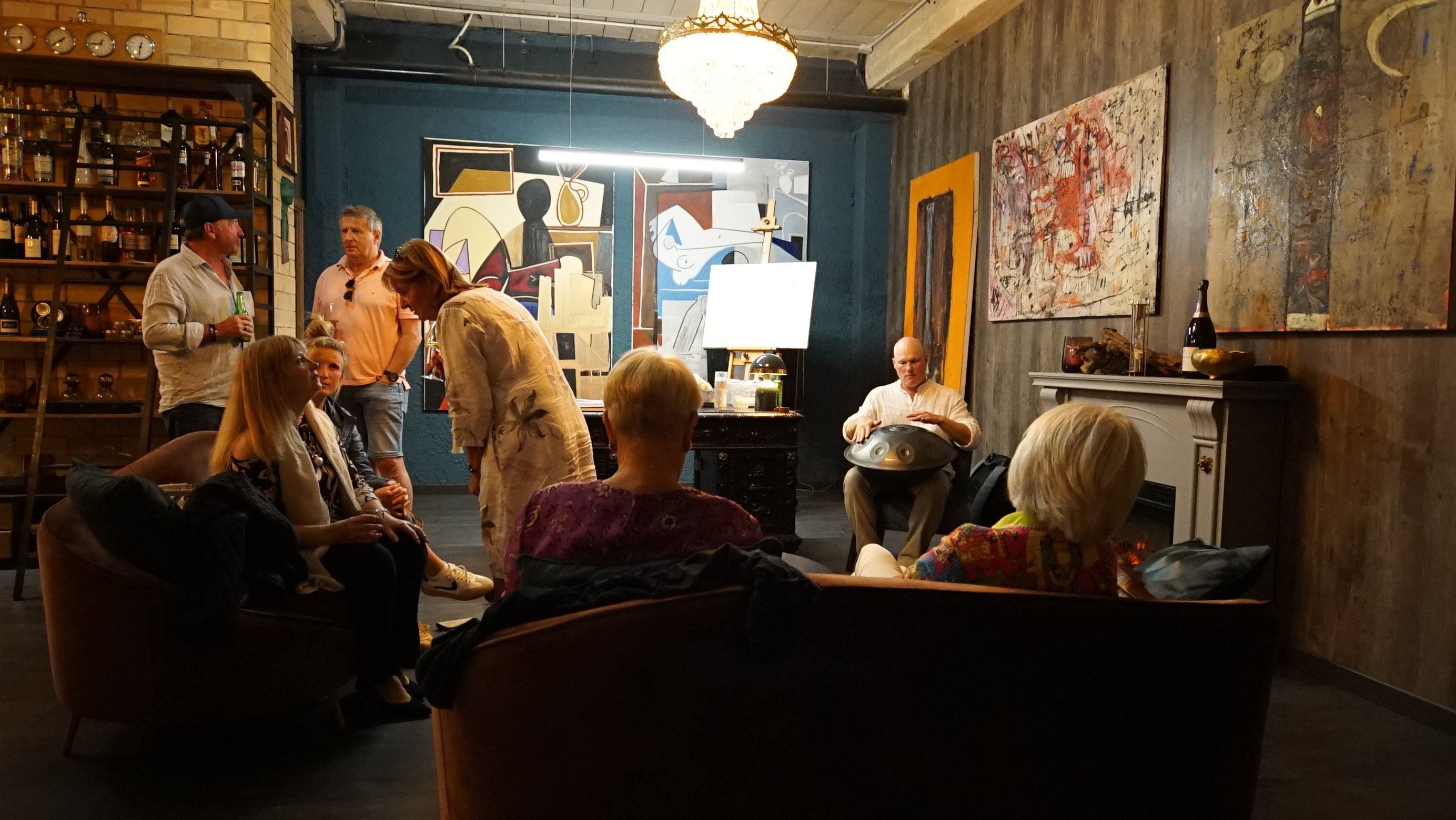 Intimate conversation at Aurum Lounge